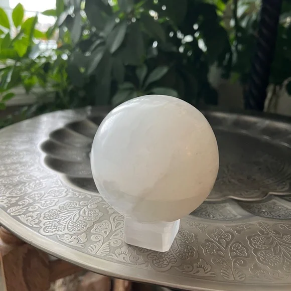 Medium Selenite Sphere with Light Stand (One) - Picture 3 of 7
